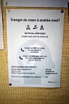 Snakk med noen, ikke hold problemene inni deg. Oppslag på en vegg hos Aker Verdal.