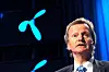 Jon Fredrik Baksaas ogTelenor gir karakterer til sine ansatte.