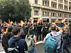MARSJERTE: Ekstremhøyre/fascister marsjerer i gatene i Barcelona på valgdagen, godt beskyttet av massivt politioppbud.