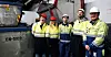 Tillitsvalgte og ansatte kan konstatere at det er mørkt og stille inne i produksjonshallen til REC Solar i Kristiansand. Fra venstre: Bjørn Nilsen, Inger Hilde Bårdsen, Ronnie Salvesen, Andreas Hadland og Morten Rosen (midlertidig ansatt i Elkem)