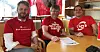 SAMARBEID: Avtalen om tiltak mot skatteparadis er jobbet fram av blant andre LO og Fagforbundet. Avtalen blir på bildet signert av varaordfører og nå fungerende ordfører i Sør-Varanger, Pål Gabrielsen (SV). Fra venstre, Torbjørn Brox Webber, leder av Fagforbundet Sør-Varanger, Pål Gabrielsen og Henning Bråten, leder av LO i Sør-Varanger.