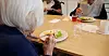 Flere selskaper som driver med velferd i norske kommuner kan ha eiere som benytter seg av skatteparadis. Illustrasjonsfoto av eldreomsorg.