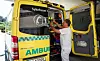 På fritida kjører overlegen gjerne ambulanse. Han elsker miljøet og uforutsigbarheten i jobben.