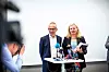 Jernbanedirektør Kirsti Slotsvik og Thomas Silbersky, leder for den internasjonale virksomheten i SJ svarer på spørsmål etter at det ble kunngjort at SJ vant anbudet om jenbanepakke 2.
