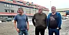 – Dette er et landsdekkende problem. Årsaken er et stagnert marked og fortjenesten på utført arbeid, mener hovedtillitsvalgt Per Olav Stokke i Nettpartner (i midten). Her med tillitsvalgt Roger Nordland i Frost Kraftentreprenør (til venstre) og Bjørn Fornes i EL og IT Forbundet.