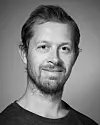 Bjørnar Mortensen Vik underviser til vanlig på Årstad videregående skole i Bergen. Skolen har store problemer med å skaffe kvalifiserte lærere til yrkesfaglinjene innen bygg, elektro og teknologi.