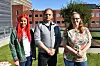 STORTRIVES: Danielle Bianco (t.v.) og Kristine J. Wendt er studenter på BIM Installasjon ved Fagskolen i Oslo (Kuben) og stortrives. Harald Selvær (midten) er faglærer ved utdanningen.
