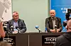 FORHANDLINGER: Leder Jørn Eggum i Fellesforbundet (til venstre) og administrerende direktør Stein Lier-Hansen i Norsk Industri på en pressekonferanse mandag.