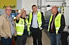 Hans-Christian Gabrielsen på bedriftsbesøk i Stavanger. Fra venstre Oddvin Andreassen Thorstein Kiel, begge fra Archer, Gabrielsen og distriktssekretær i LO, Øystein Langholm Hansen.