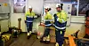 Hovedtillitsvalgt Jarle Karlsen (t.v.) i Industri Energi-klubben ved Elkem er stolt av hvordan bedriften jobber for å inkludere unge i arbeidslivet. Her er han med Marthinius Sebastian Aas og Marcus Dale Rondestvedt (t.h.).