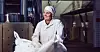 Liza Hansen har jobbet ved Drytech i 20 år. Her klargjør hun en storsekk med frysetørkede ingredienser som sendes videre til pakking i poser.