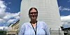 NEDLEGGINGSTRUET: NTL-tillitsvalgt Monica Guldhaugen i Institutt for energiteknikk (IFE) håper i det lengste at styret skal opprettholde driften ved Haldenreaktoren noen år til. Her foran reaktoren på Kjeller.