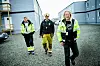 INSPEKTØRENE: Roar Aas (til venstre) og Odd Henning Johansen (til høyre) finner stadig nye metoder for å drive best mulig på Ørland. I midten brakketillitsvalgt og betongarbeider Thomas Halsen.