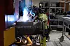 En arbeidsvogn skal bygges om. Petter Skjønsberg sveiser sammen en plattform som skal monteres.