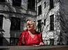 Sykepleierne har fått mye oppmerksomhet og applaus etter i koronatiden, men Mimmi Kvisvik mener de ikke fortjener å få større lønnsøkning enn andre høyskoleutdannede.