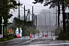 Nesten alle sideveiene i området rundt kjernekraftverket i Fukushima er fortsatt sperret og strengt bevoktet.