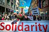 På gata er det fremdeles ikke mange som slår fagbevegelsen, men oppslutningen om den svikter i  alle de nordiske landene. Her fra årets 1. mai-demonstrasjon i Oslo.