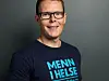 Frode Rønsberg håper og tror at et økende antall mannlige helsefagarbeidere vil påvirke guttene allerede når de skal ta sitt første karrierevalg.