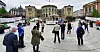 KORONA: Det var korona-spredning og langt fra fullt utenfor Stortinget.