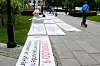 LOVBRUDD: 12 bannere som etter hvert ble hengt opp pekte på lovbrudd Motvind mener blir begått.
