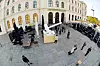 MONUMENT: I slutten av april ble en fullskala modell av monumentet 'Knus nazismen' vist foran inngangen til Østbanehallen. Det er her Osvald-komiteen vil at den skal stå.