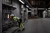 En av oppgavene er å sørge for at alt går riktig for seg i forbrenningsovnene..