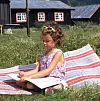 Her er Anette som barn. I voksen alder har hun skjønt at den første fostermoren hennes var en løvemamma, som ville beskytte henne.