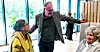 Raymond Johansen åpnet landets første hele heltids sykehjem på Lambertseter. Her i samtale med Elisabeth og Eva Folland.