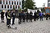 SOLIDARITET: Mange møtte opp tirsdag formiddag, også medlemmer og tillitsvalgte fra andre heisklubber og fagforeninger, for å vise solidaritet med Schindler-klubben.