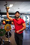 FRISK: I dag lever Tariq et aktivt liv med trening og et sunt, men ikke skadelig, kosthold. Han får ikke lenger dårlig samvittighet hvis han ikke får trent eller spiser litt mer enn vanlig.