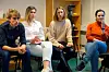 Denis og Daria (f.v) har ikke vært skeptiske til kurset. De er trygge på at de er gode foreldre og synes det er bra å få vite hva som forventes av dem i Norge. Maryna og Alina er deltakere på det samme kurset.