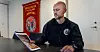 Leder i oslo bygningsarbeiderforening, Joachim Espe, med rapporten som viser at det har blitt mindre innleie i bygbebransjen i Osloområdet etter at det ble forbudt.