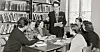 STUDIESIRKEL: Studiering ved Arbeiderbevegelsens Folkehøgskole i 1952. Arne Kokkvoll (stående) ble senere leder av Arbeiderbevegelsens arkiv og bibliotek.