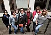 ET RAN: – Vi hører hvert år at de som jobber i kommunen går opp i lønn. Det er så frustrerende. Vi står stille i lønna og blir rana for tilleggene våre, sier hjelpepleierne Marie Simonsen, Audhild Romuld Thoresen, Edel Breivik, Sathya Sriskandarajah og Sylvia Waal og sykepleier Rosel Kyrrø. De jobber på Rødtvet sykehjem som drives av det kommersielle omsorgsselskapet Attendo.