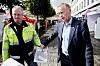 Organisasjonsarbeider i Fellesforbundet, Tor Åge Christiansen og sekretær i Arbeiderpartet, Raymond Johansen diskuterer rapporten som Christiansen har utarbeidet om svart arbeid og sosial dumping.