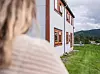 NYTT BLIKK: «Beate» (44) slipper endelig å ha en betongmur som utsikt.