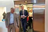 Klima- og miljøminister Andreas Bjelland Eriksen (i midten) ble tatt imot av styreleder Olav Breivik i Viken Skog og Viken CTMP.