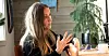 Audiopedagog Therese Widerøe hjelper folk med forskjellige problemer med hørselen.