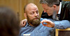KLAR FOR AVSLØRINGER: Det ble en dag for avsløringer i retten i går. Mats Rolfsen, her med advokat Kjetil Edvardsen, fortalte om triksing i Aleris.
