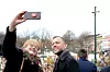 Venstres Trine Skei Grande og SVs Audun Lysbakken tar selfie.