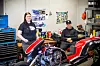 MØTTES PÅ DRAG RACE: Julia Wagner og samboeren Teema Kettula deler både garasje og lidenskapen for veldig raske motorsykler. Kettula kjører også i klassen «Super Twin Top Fuel».