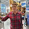 OGSÅ KUNSTNER: Helsefagarbeider Natasja Askelund jobber 50 prosent i yrket, hun er også kunstner og fast gjestekommentator i Stavanger Aftenblad.