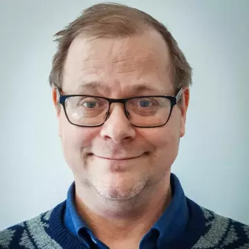 Forfatter av boken «De motvillige – en bok om regimemotstand» og rådgiver i Fellesforbundet.