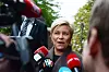 LA FREM BUDSJETT: Siv Jensen på vei mot Stortinget like før klokka 10 i dag.