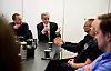 Jonas Gahr Støre møtte arbeiderne som vant mot arbeidsgiveren i Bergen tingrett.