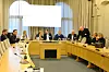 KLAR FOR MØTE: LO-delegasjonen finner sine plasser i høringssal 1.