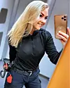 JÅLETE JENTER: Victoria Rummelhoff trives på jobb og bruker Instagram til å vise flere «jålete jenter» at det er plass til dem i industrien.