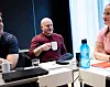Petter Bakken Blom er den eneste kursdeltakeren som jobber på kontor. Han finner kjapt tonen med de andre HK’erne.