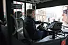 MÅ KONSENTRERE SEG: I Oslo sentrum har bussjåførene både fotgjengere, syklister, biler og trikker å forholde seg til.
