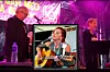 Ståle Dokken og Peggy Hessen  (LO) innledet da Kristin Berglund ble hedret med en større minnekonsert på Notodden bluesfestival i år